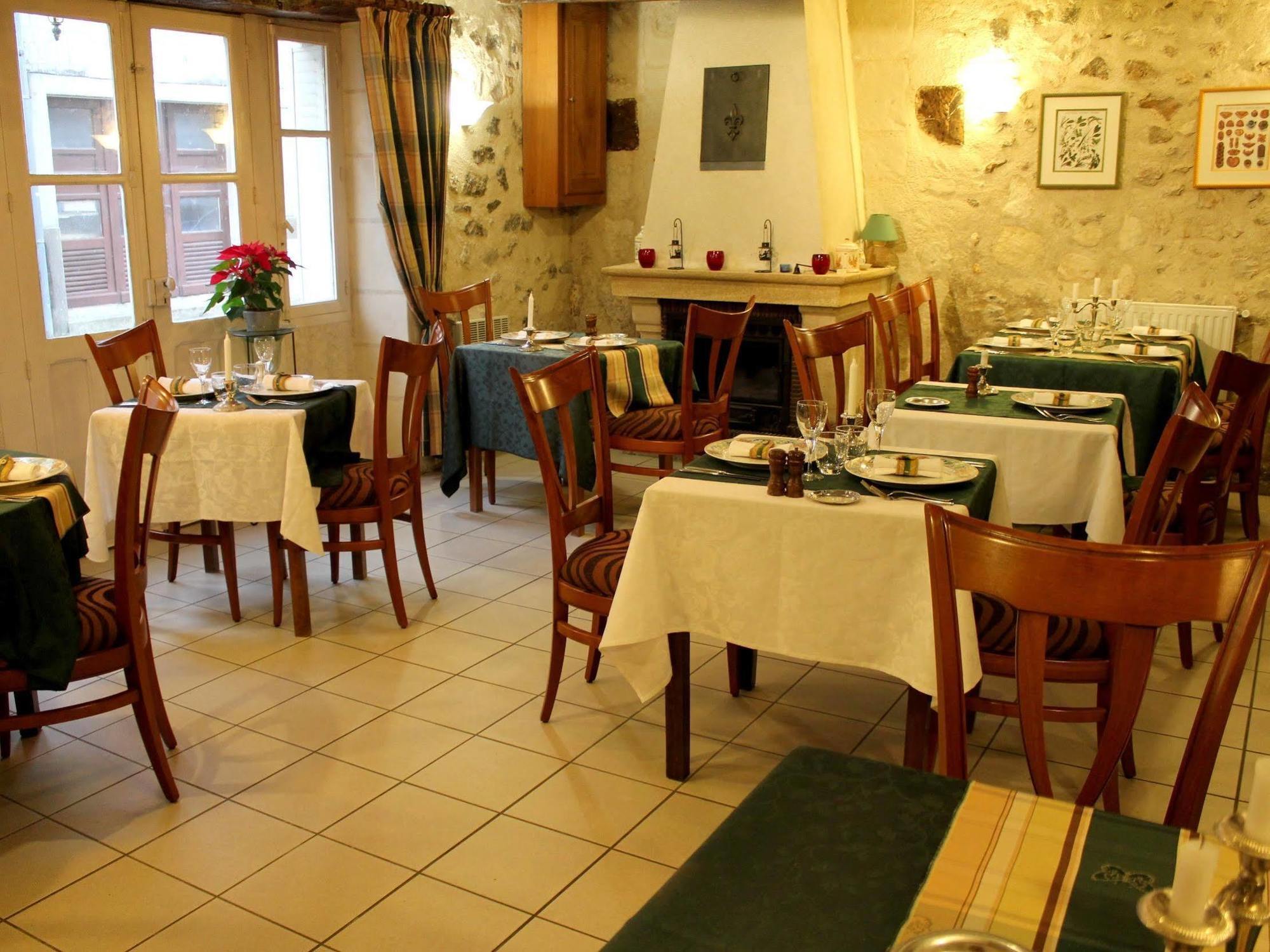 Logis Auberge Le Colombien Villandry Exterior foto